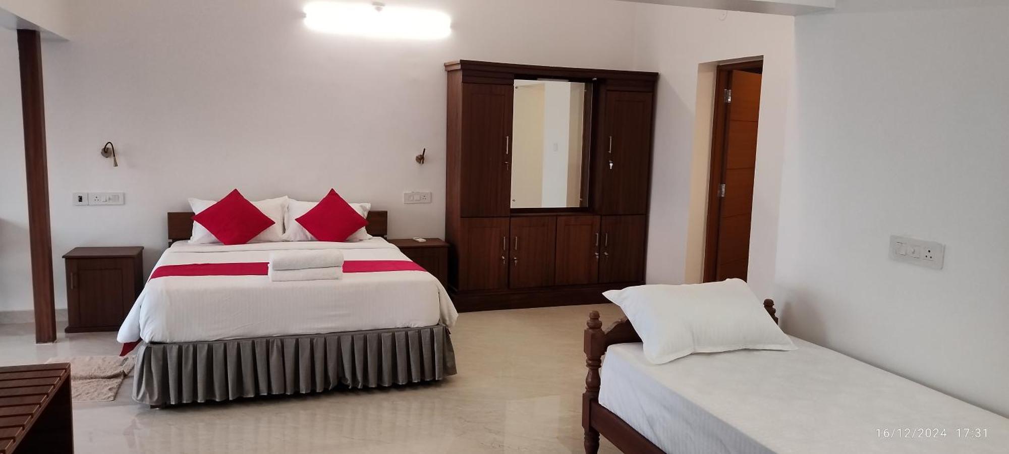 Alleppey Holiday Beach Resort Alappuzha Екстер'єр фото