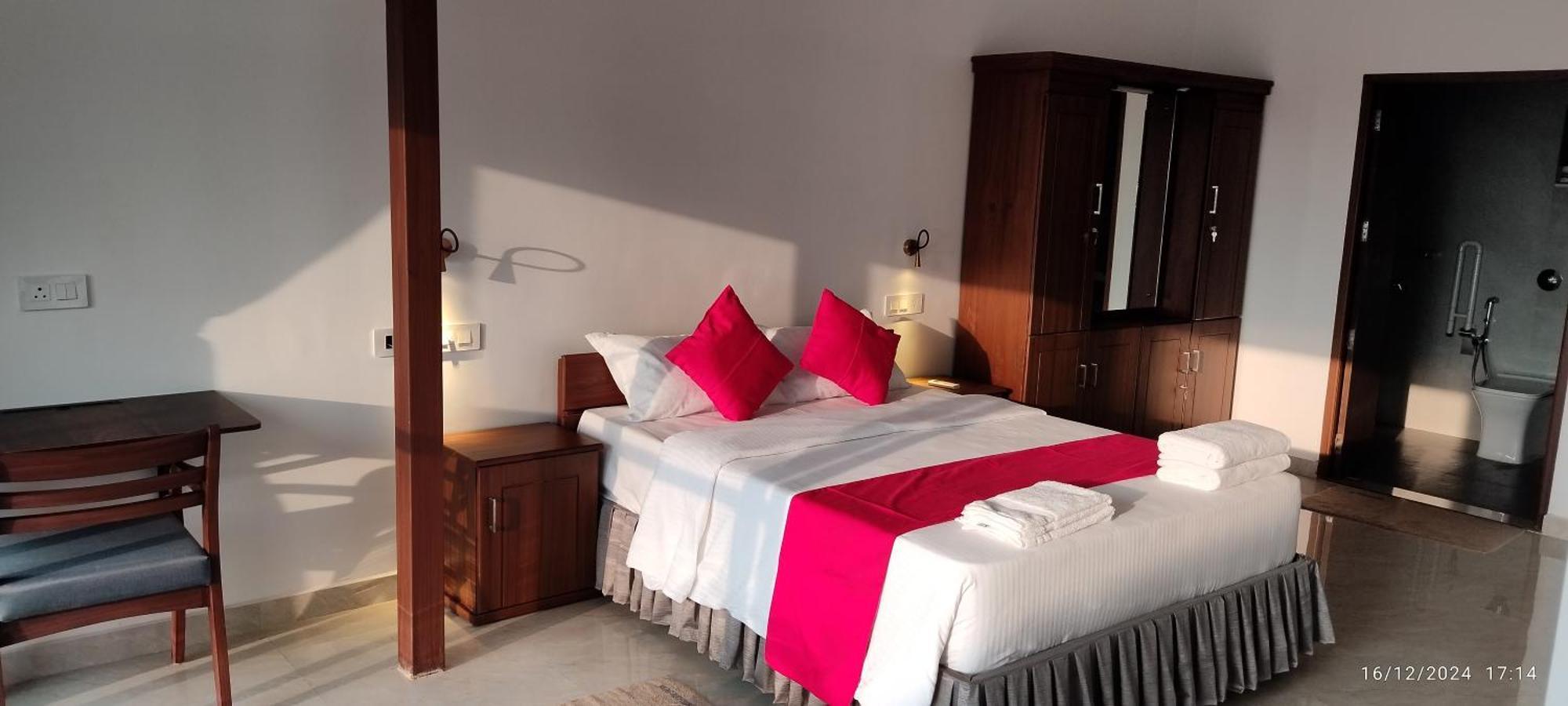 Alleppey Holiday Beach Resort Alappuzha Екстер'єр фото