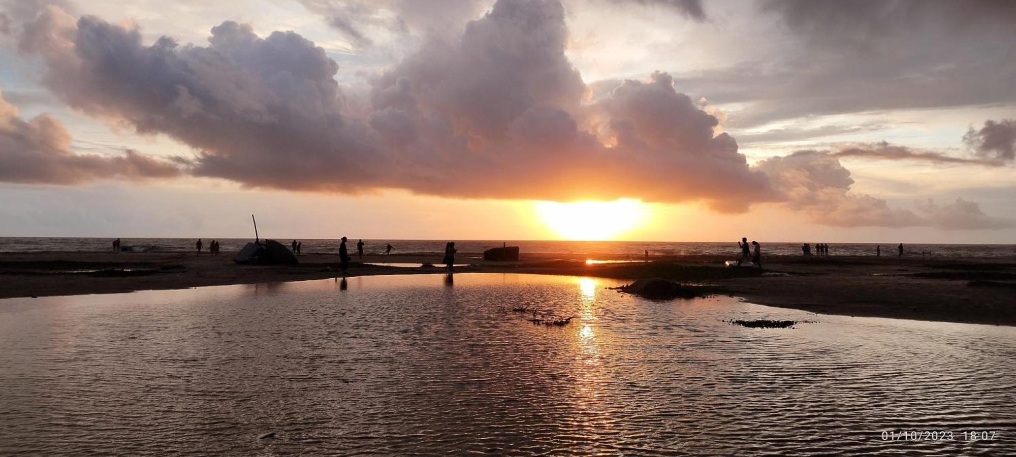 Alleppey Holiday Beach Resort Alappuzha Екстер'єр фото