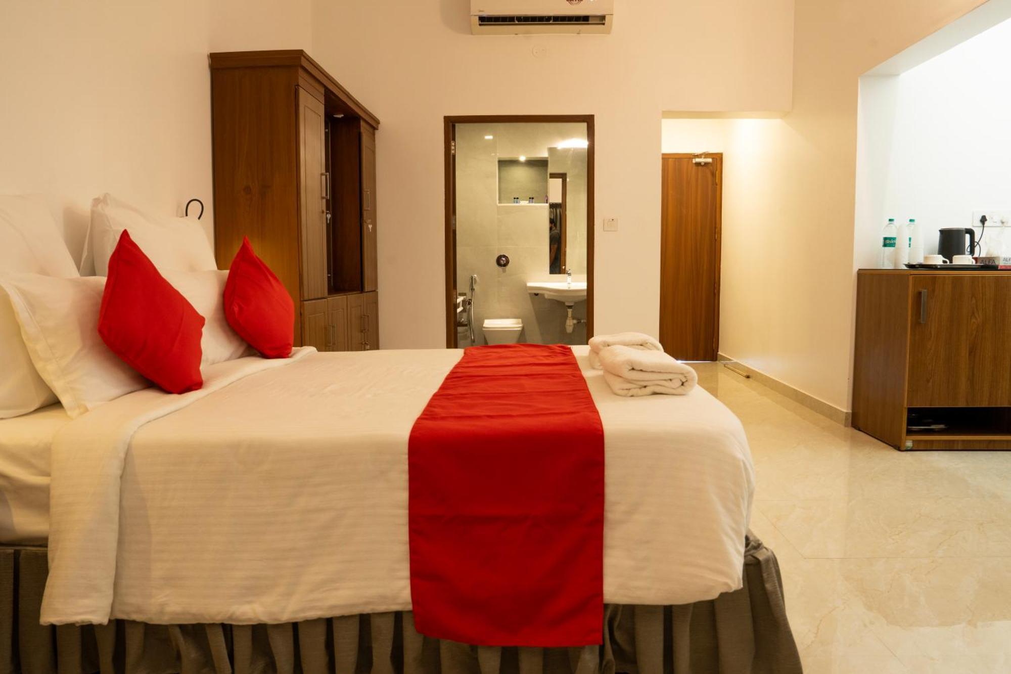Alleppey Holiday Beach Resort Alappuzha Екстер'єр фото