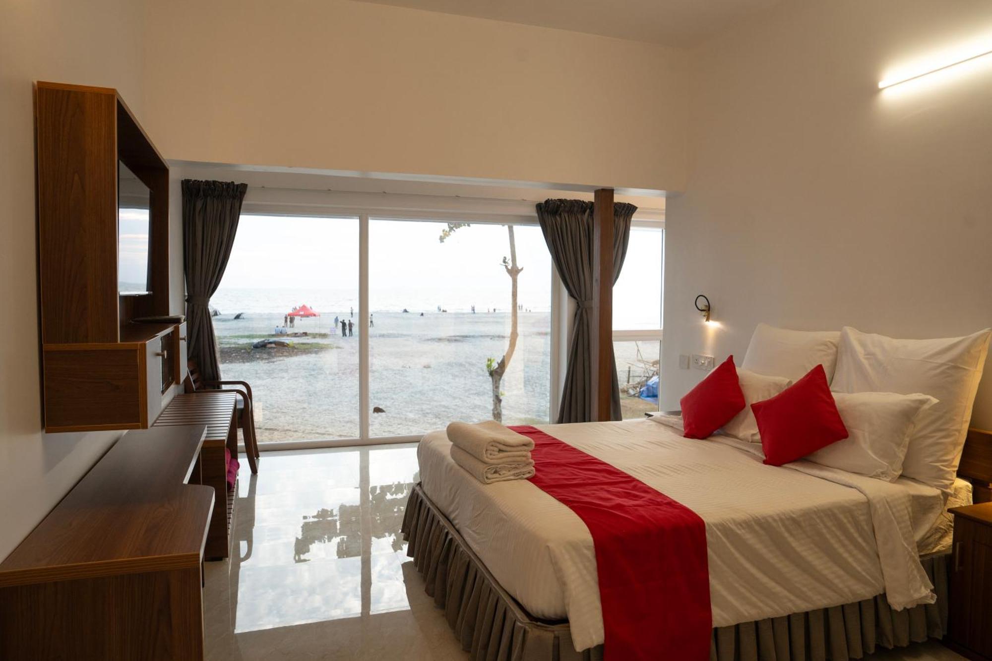 Alleppey Holiday Beach Resort Alappuzha Екстер'єр фото