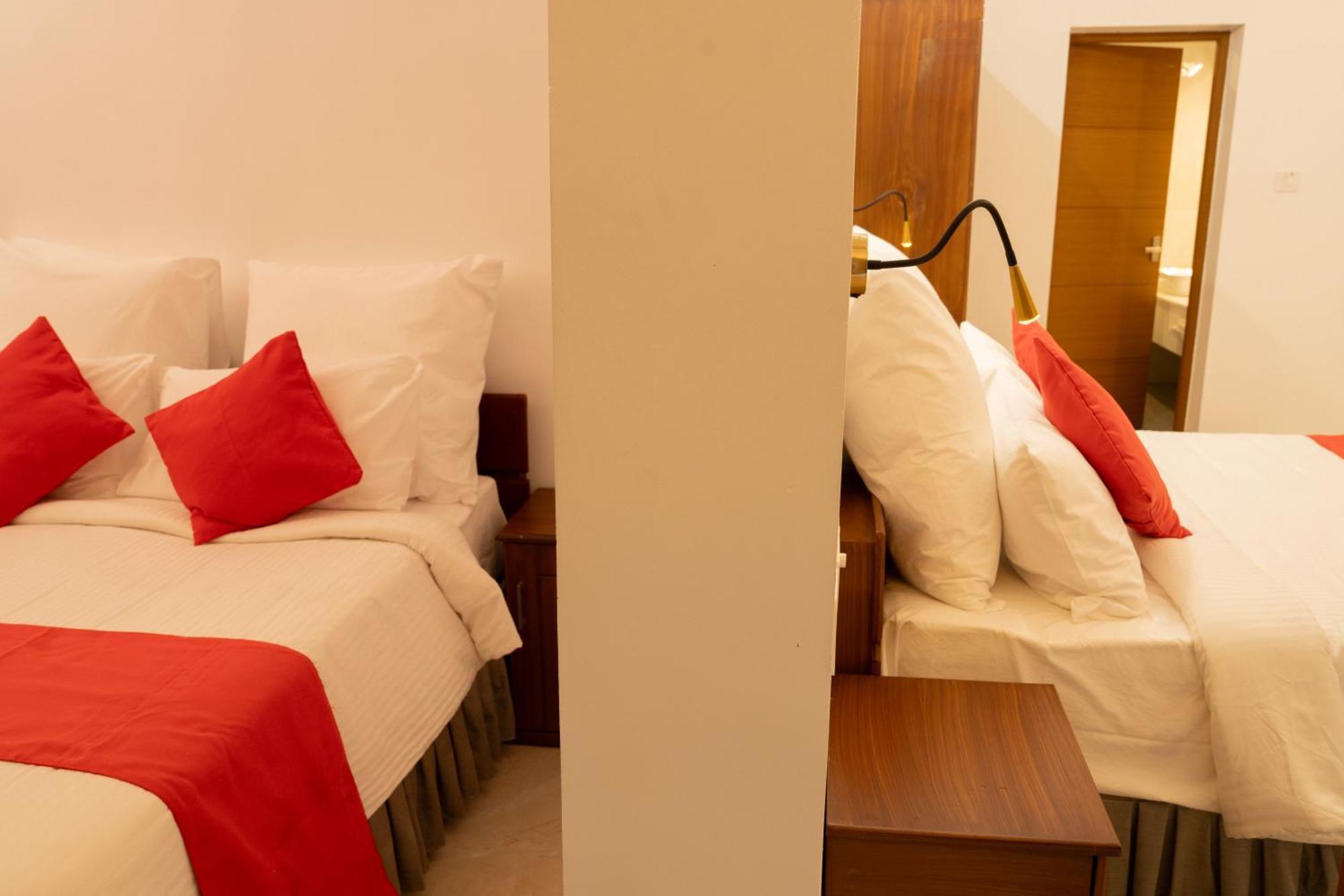 Alleppey Holiday Beach Resort Alappuzha Екстер'єр фото