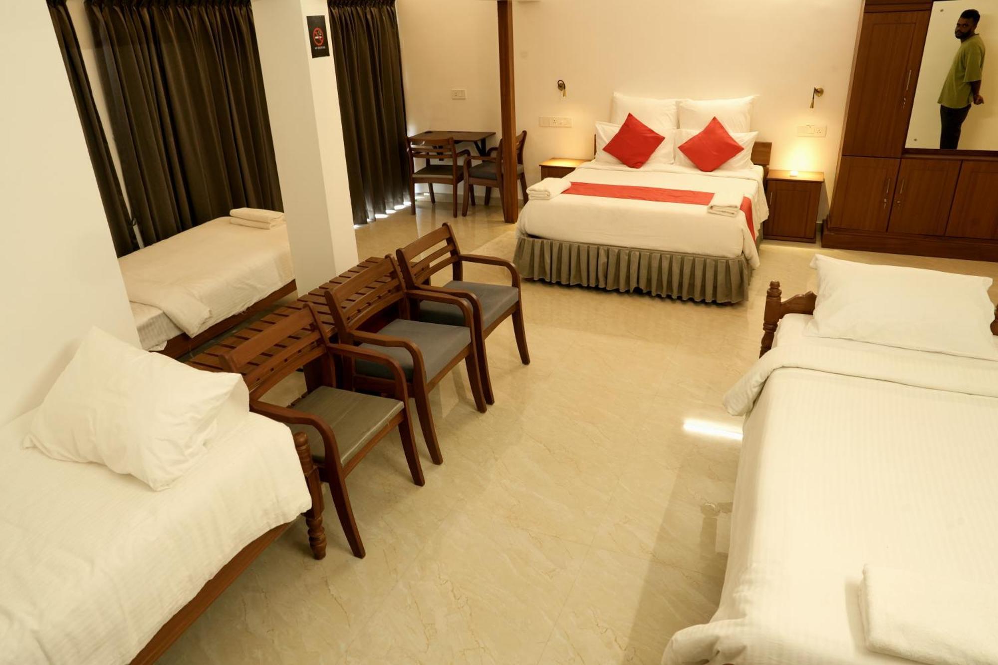 Alleppey Holiday Beach Resort Alappuzha Екстер'єр фото