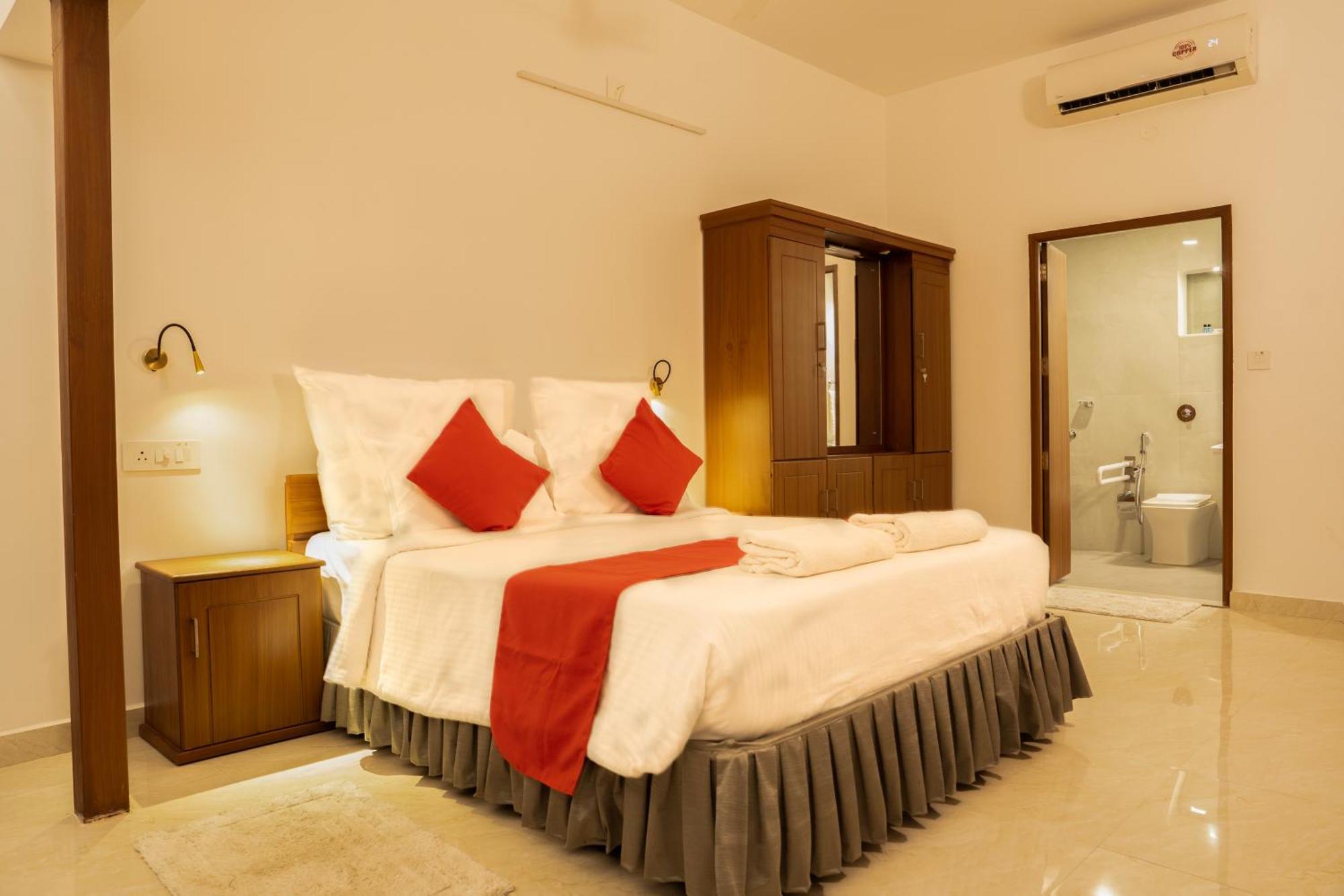 Alleppey Holiday Beach Resort Alappuzha Екстер'єр фото